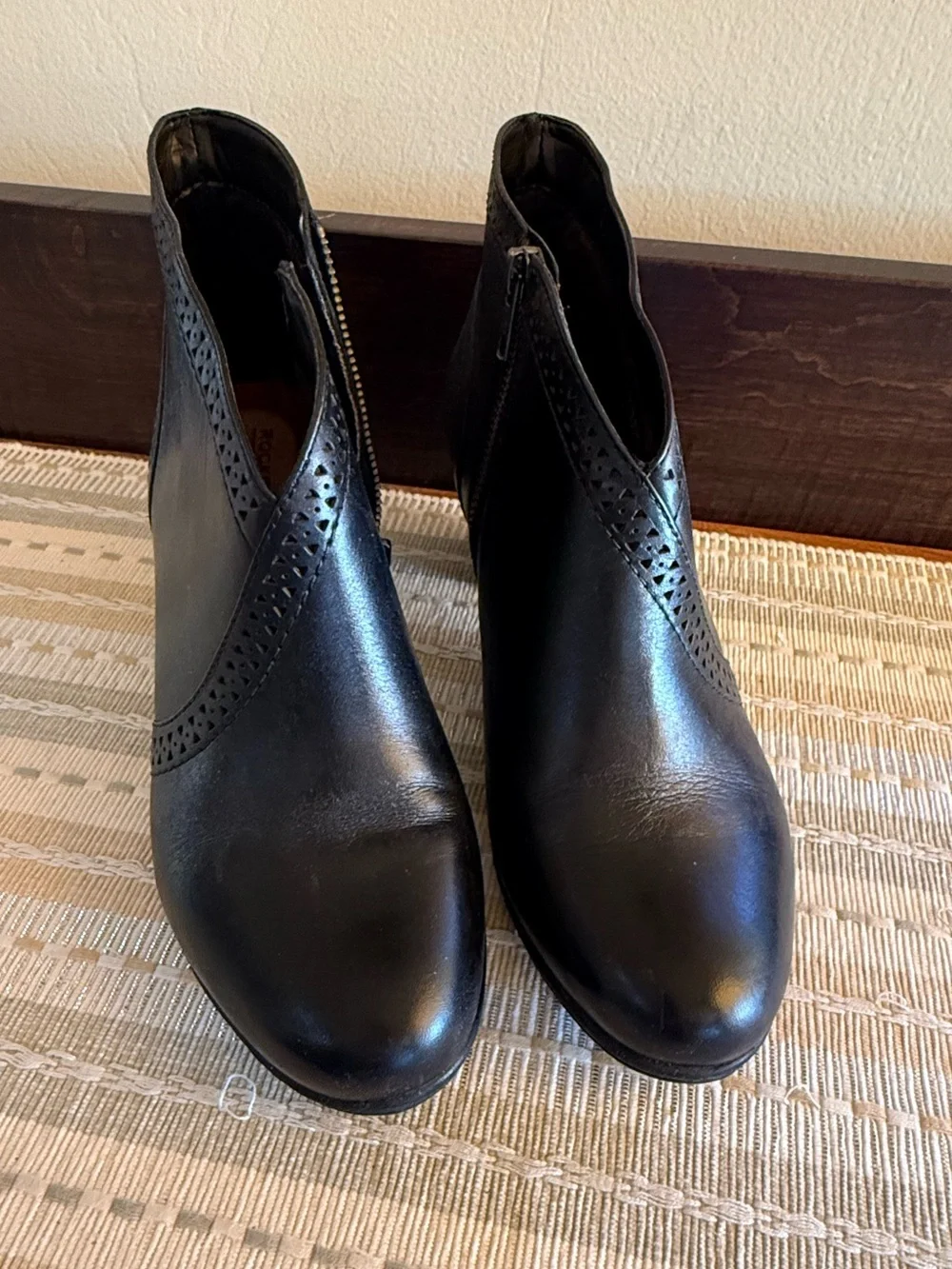 🔥NIB‼️Rockport Black Leather Ankle Boot with Side Zipper - Size 7.5